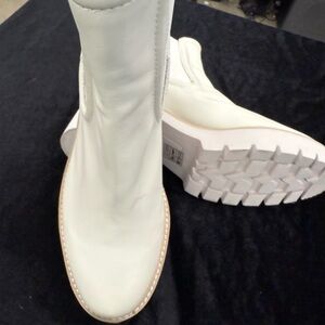 Dolce Vita White Winter Boots